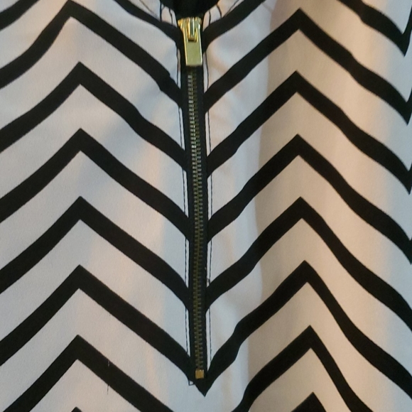 Express Dressy Tank Top - Picture 3 of 4